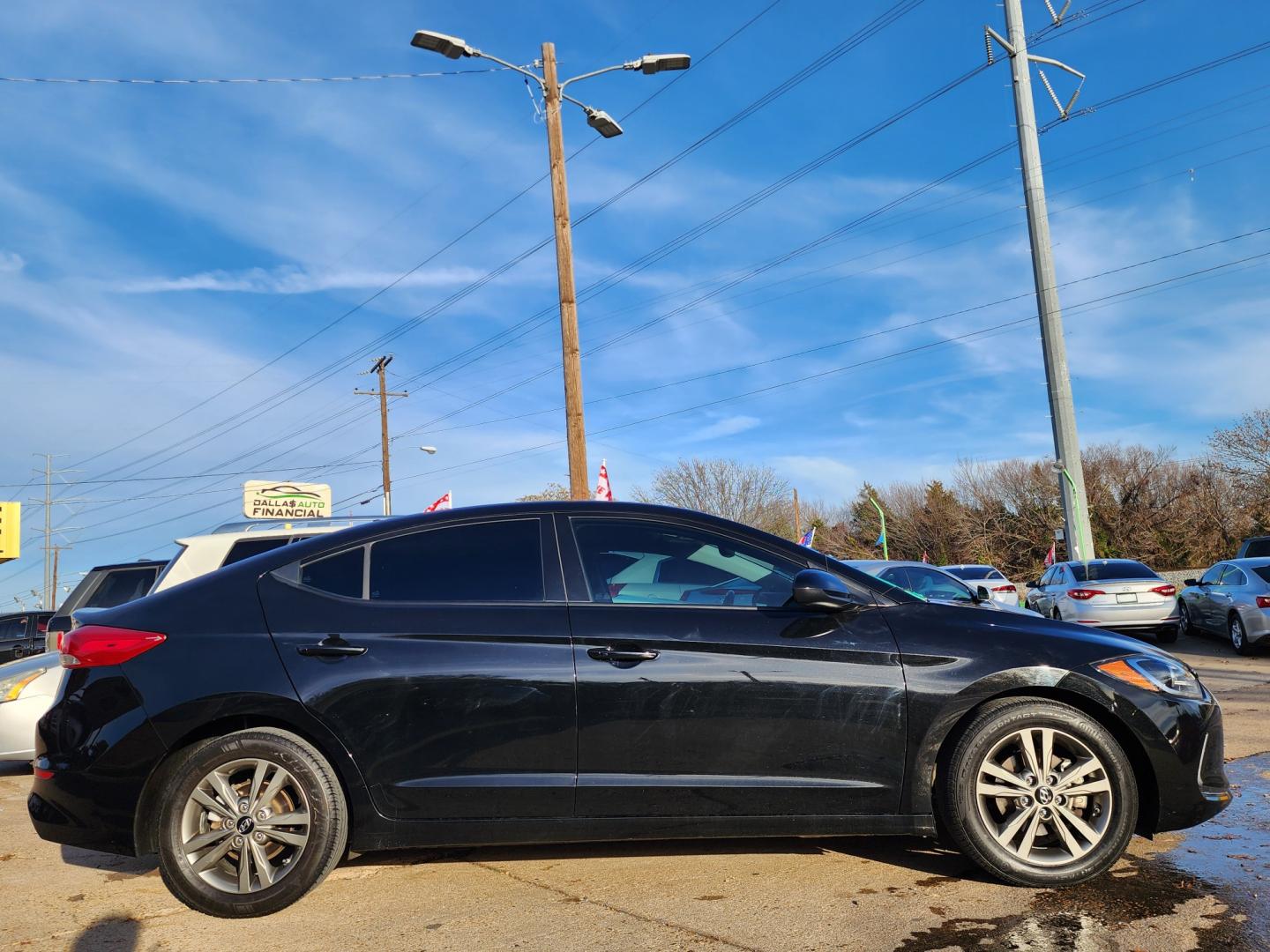 2018 BLACK Hyundai Elantra (5NPD84LF0JH) , AUTO transmission, located at 2660 S.Garland Avenue, Garland, TX, 75041, (469) 298-3118, 32.885551, -96.655602 - Photo#2